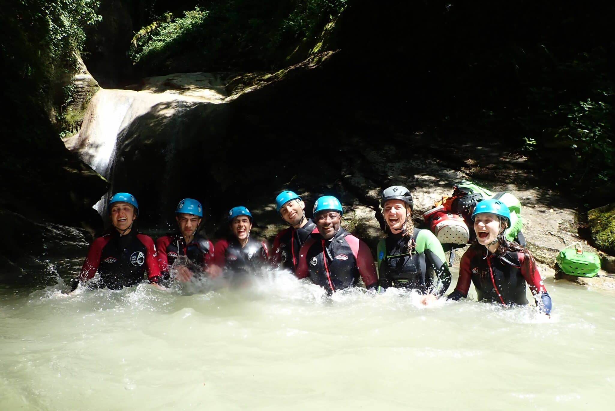 Quand la nature réunit les cultures : Canyoning et Intégration avec Yambi